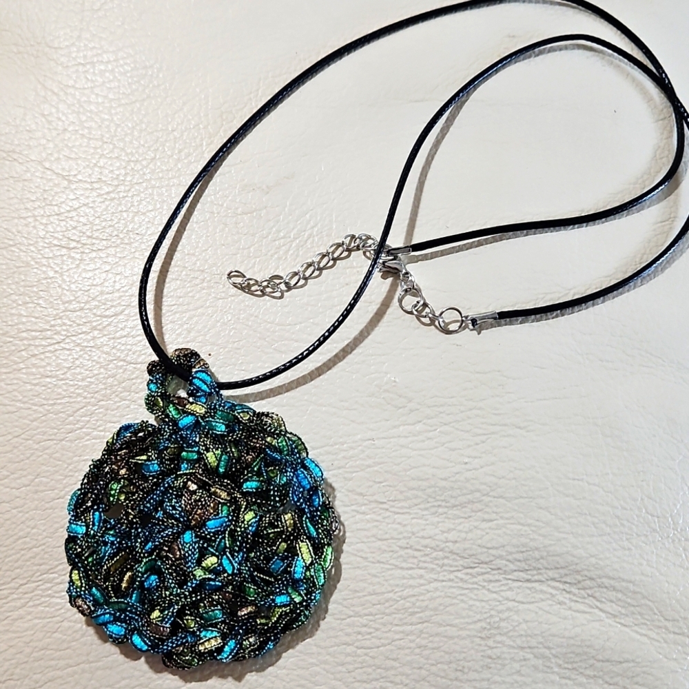 Hand Crafted Crochet Jewerly Set Earring and Necklace 3-pc Set 100% polyster - Picture 8 of 17